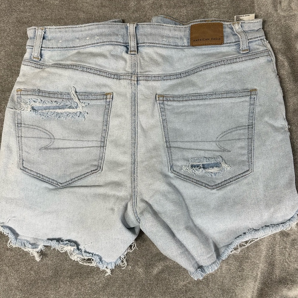 AMERICAN EAGLE - Distressed Shorts!!